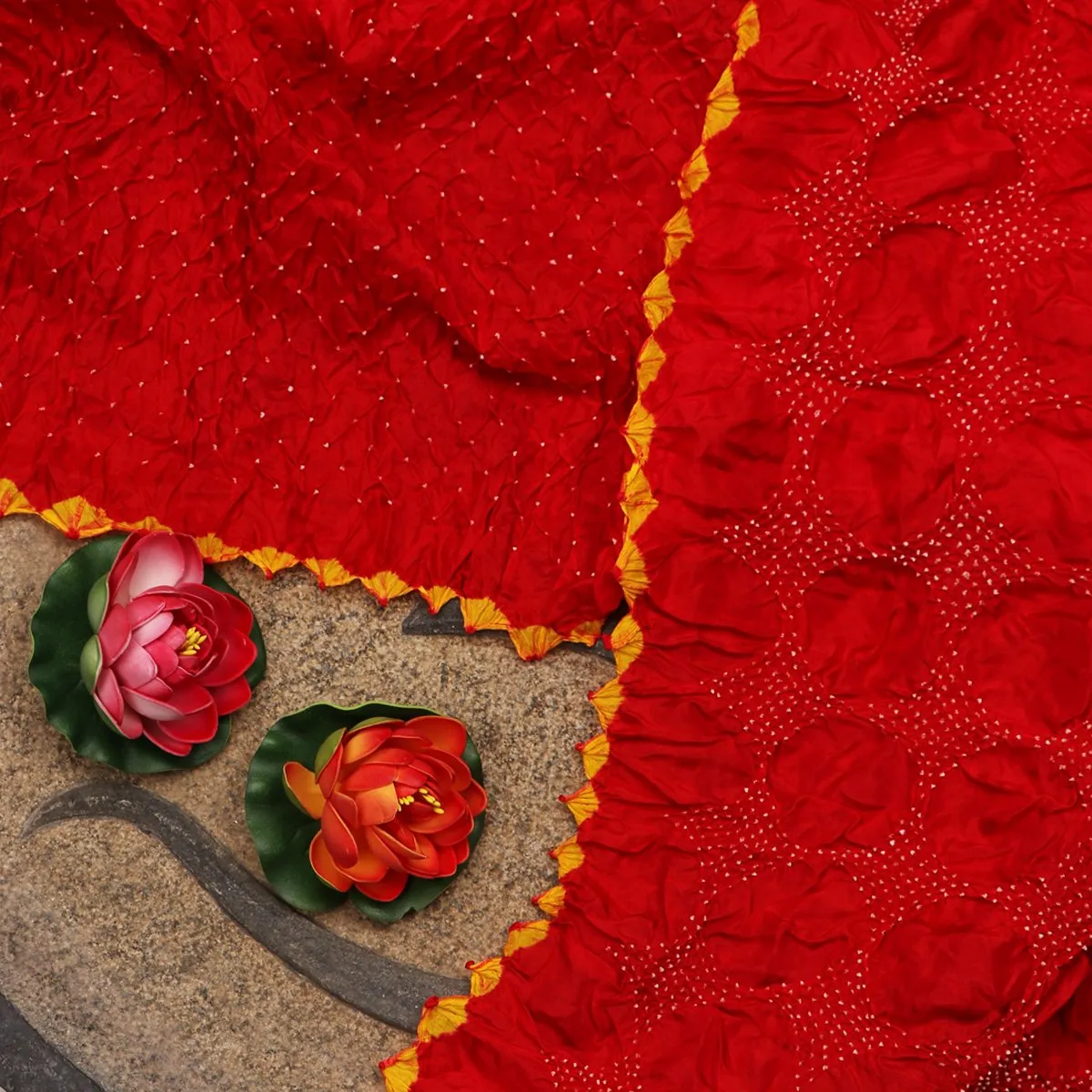 Handwoven Tomato Red Bandhani Habutai Silk Sari - WIIAJB268 121(2)