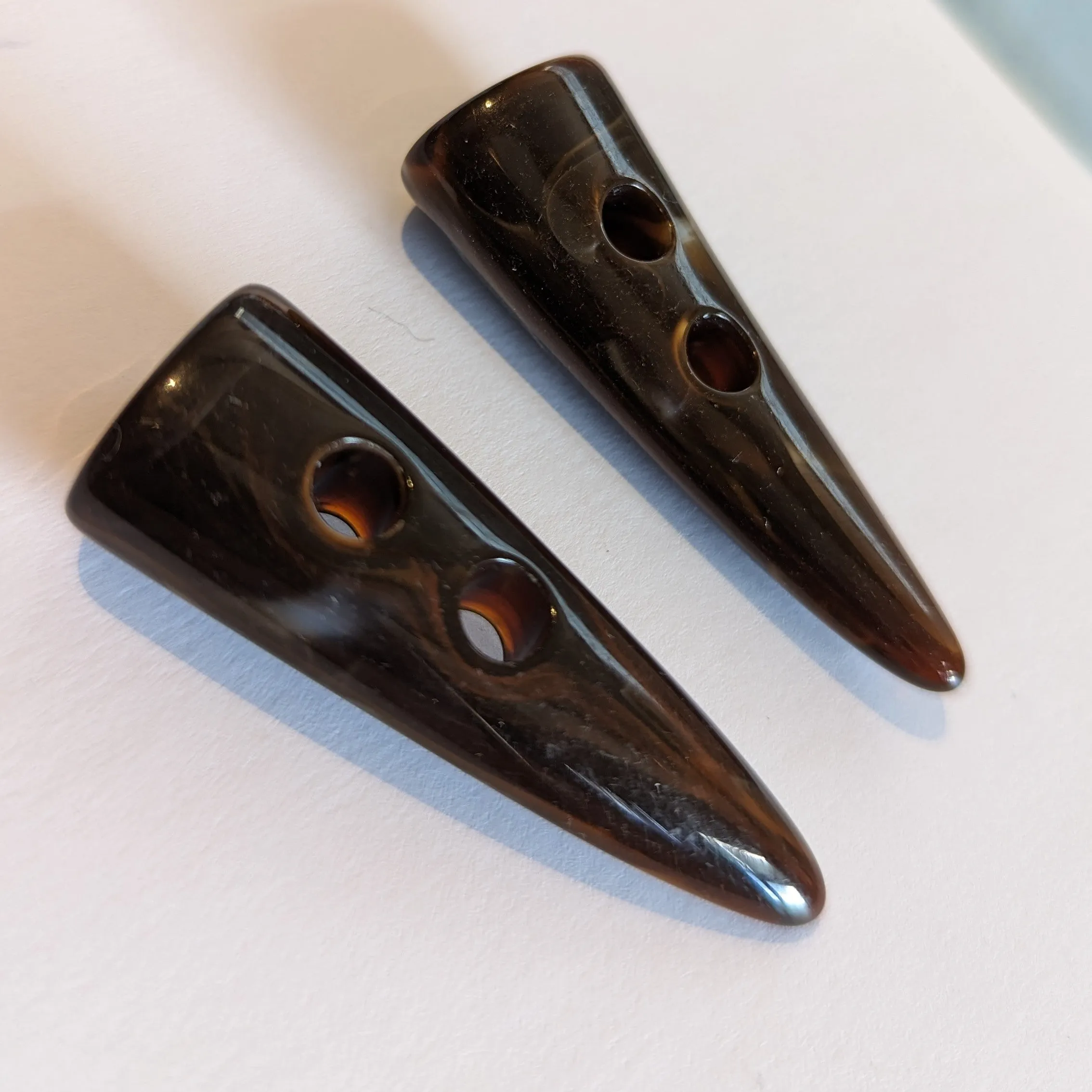 Large Tooth Toggle / Polyester