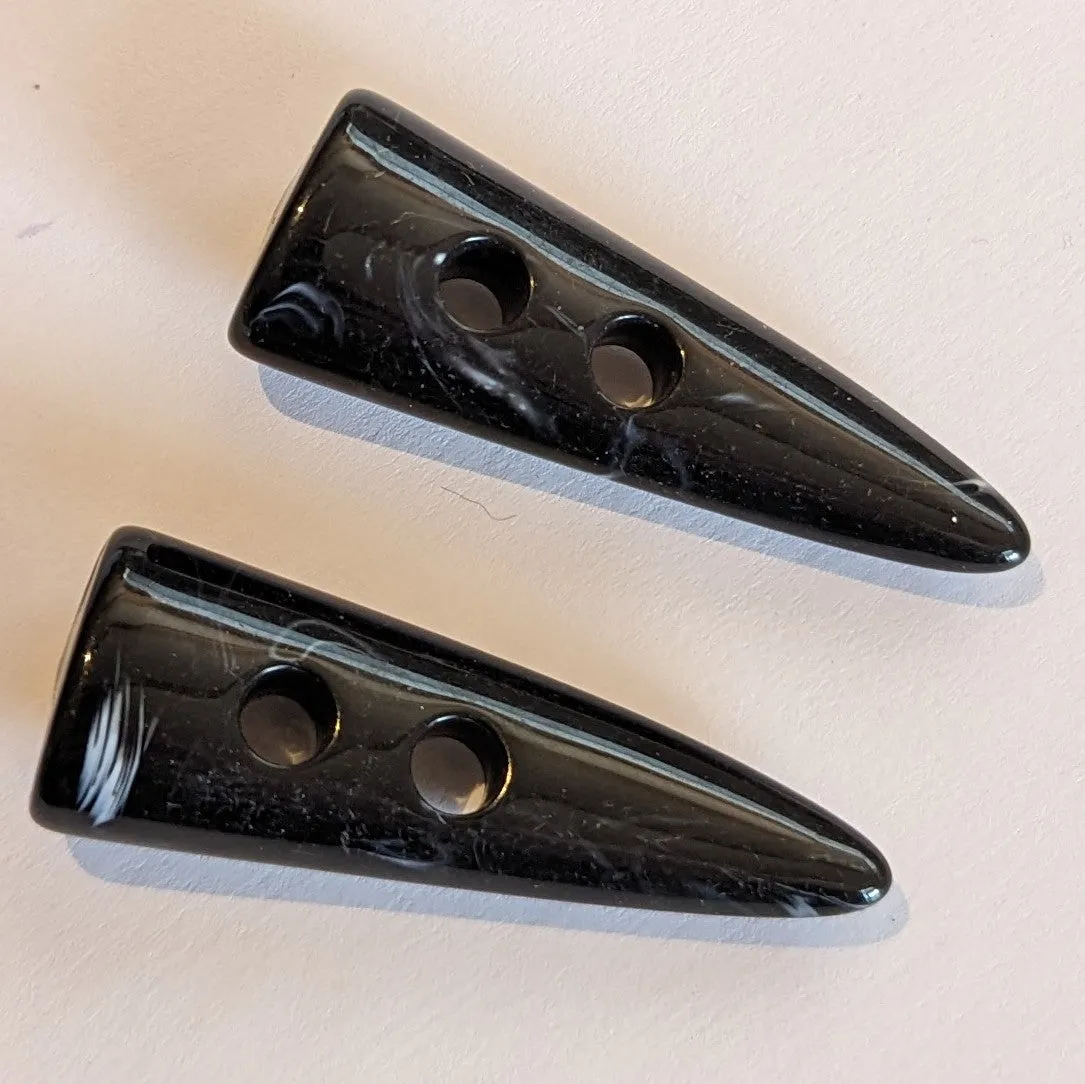 Large Tooth Toggle / Polyester