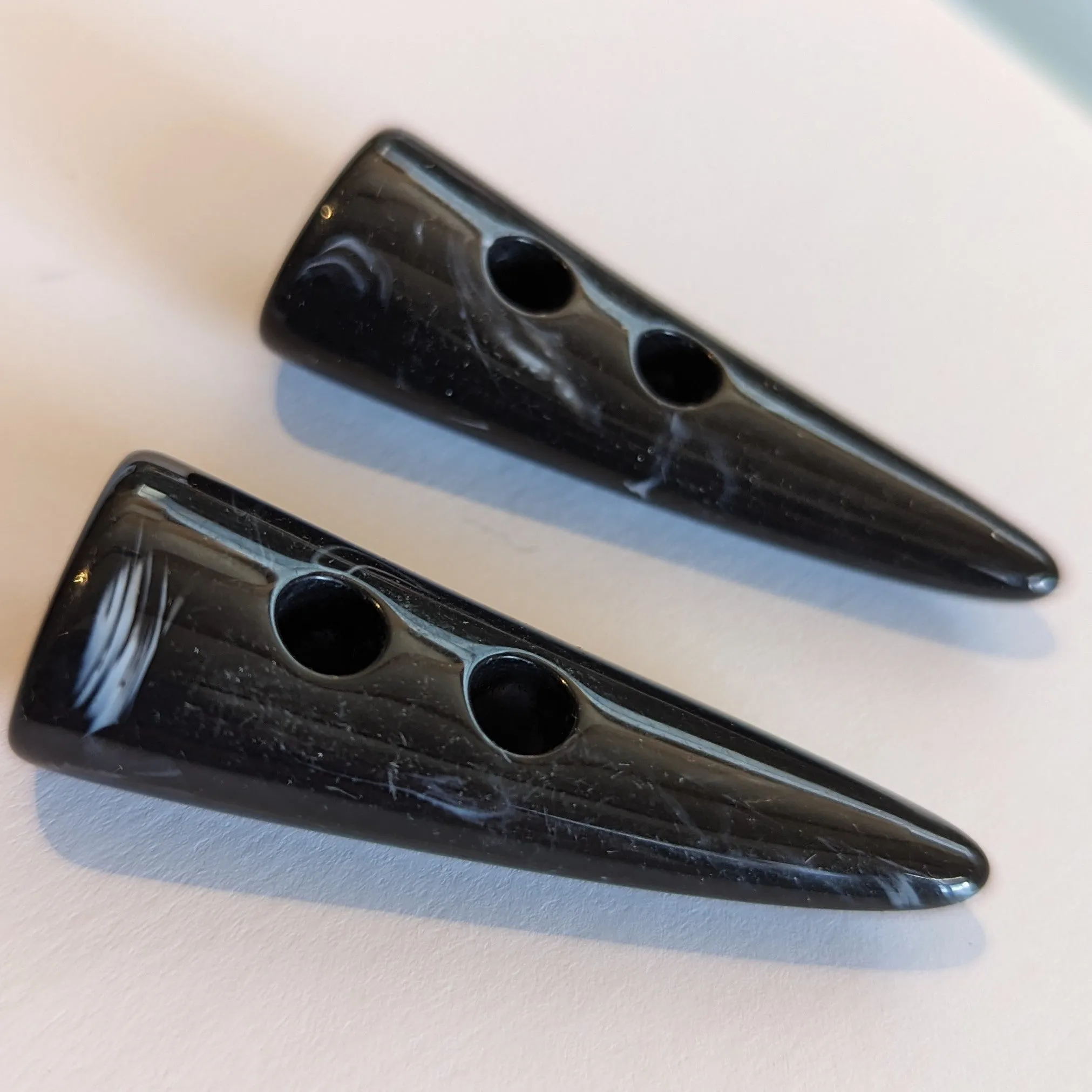 Large Tooth Toggle / Polyester