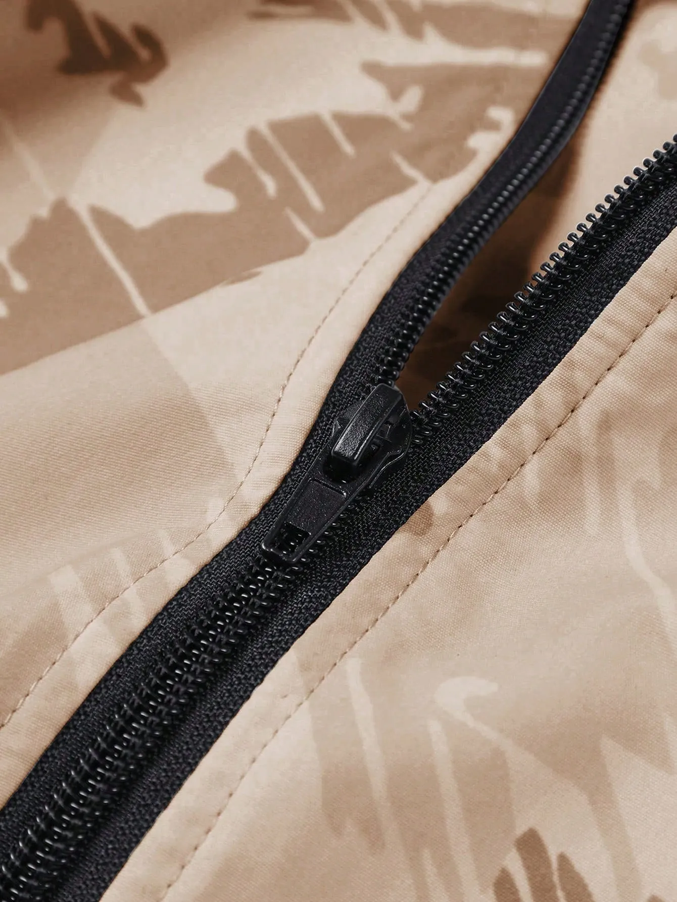 Men Camo Print Zip Up Hooded Sports Jacket