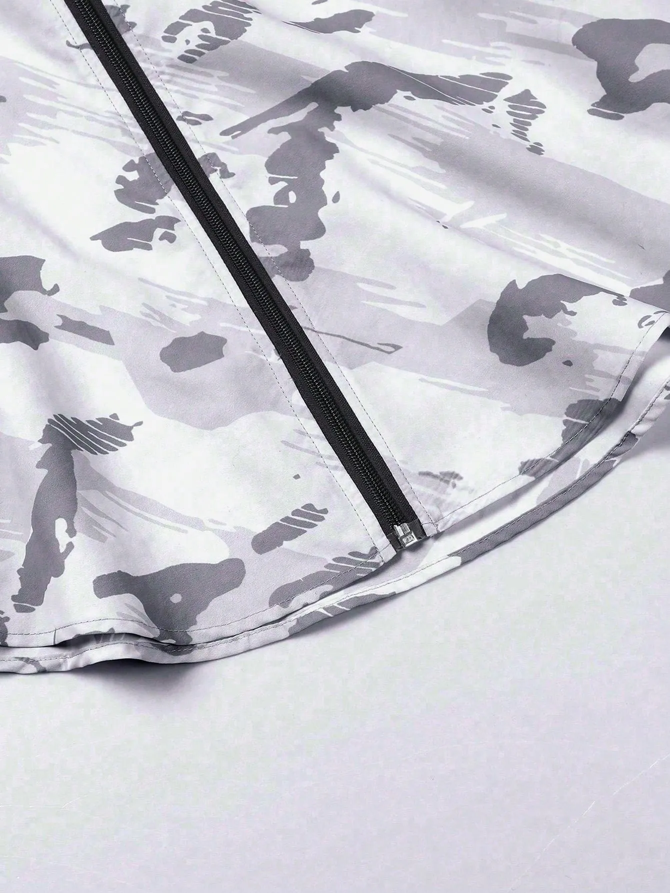 Men Camo Print Zip Up Hooded Sports Jacket