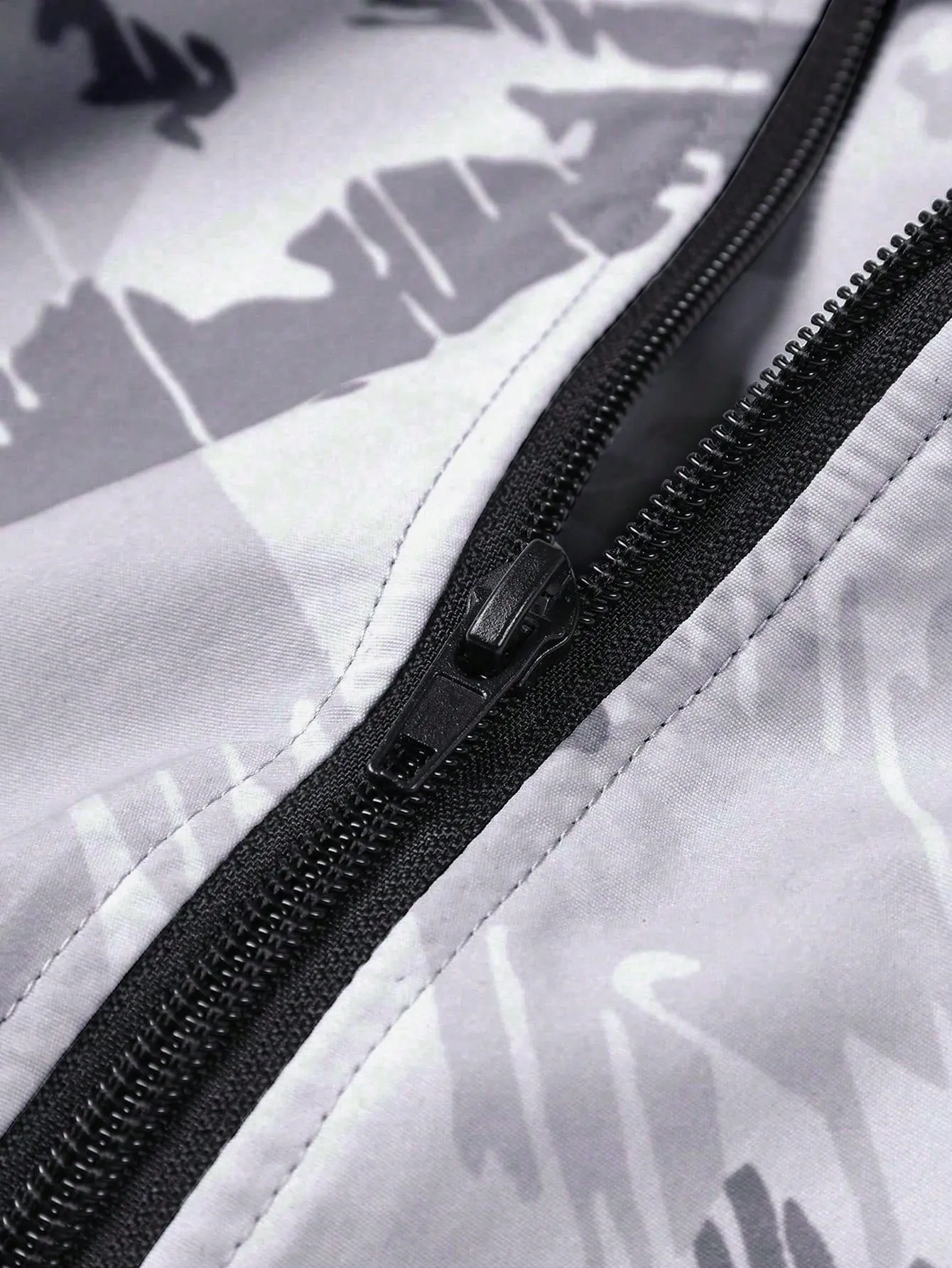 Men Camo Print Zip Up Hooded Sports Jacket