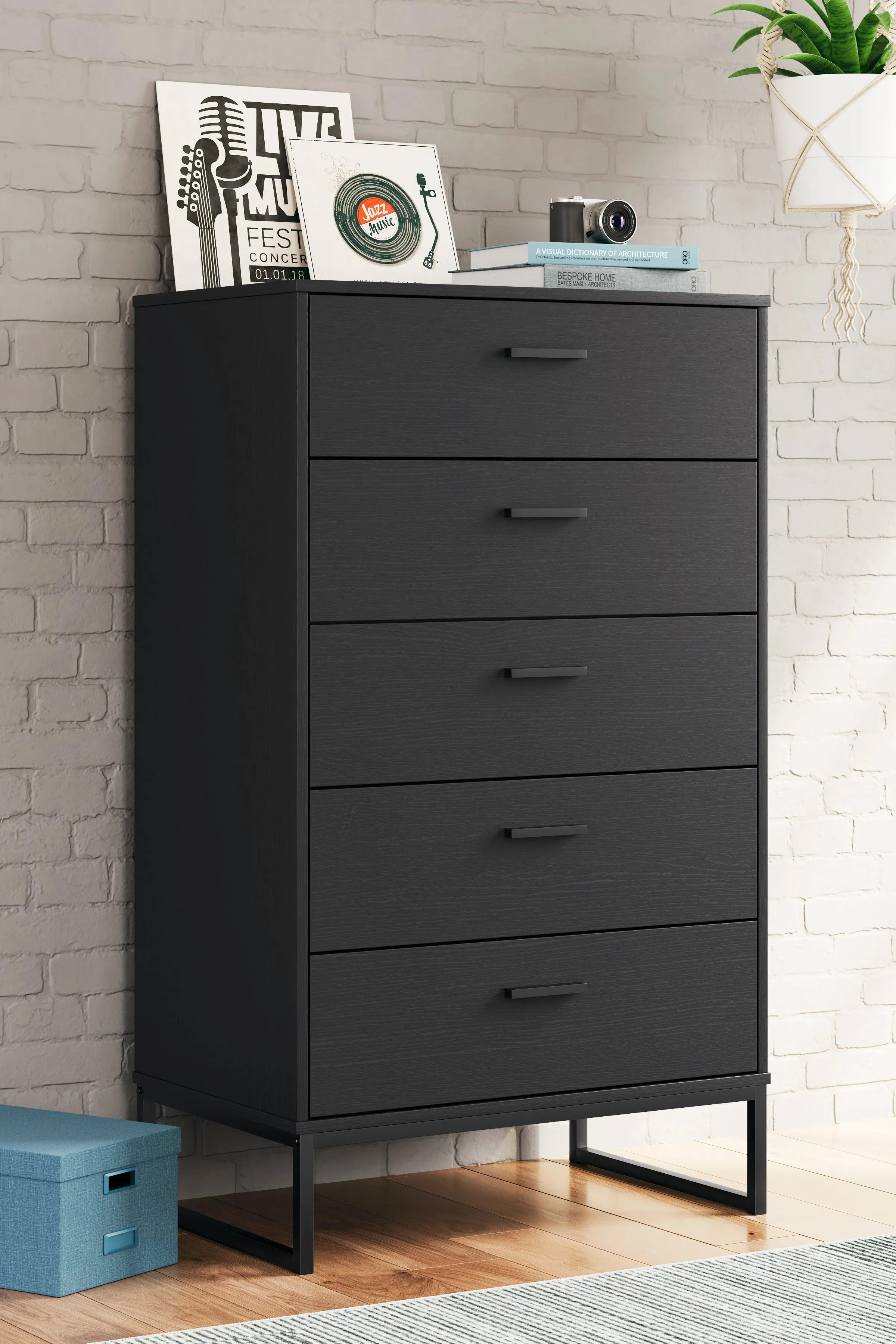 Socalle Queen Panel Headboard with Dresser and Chest in Black